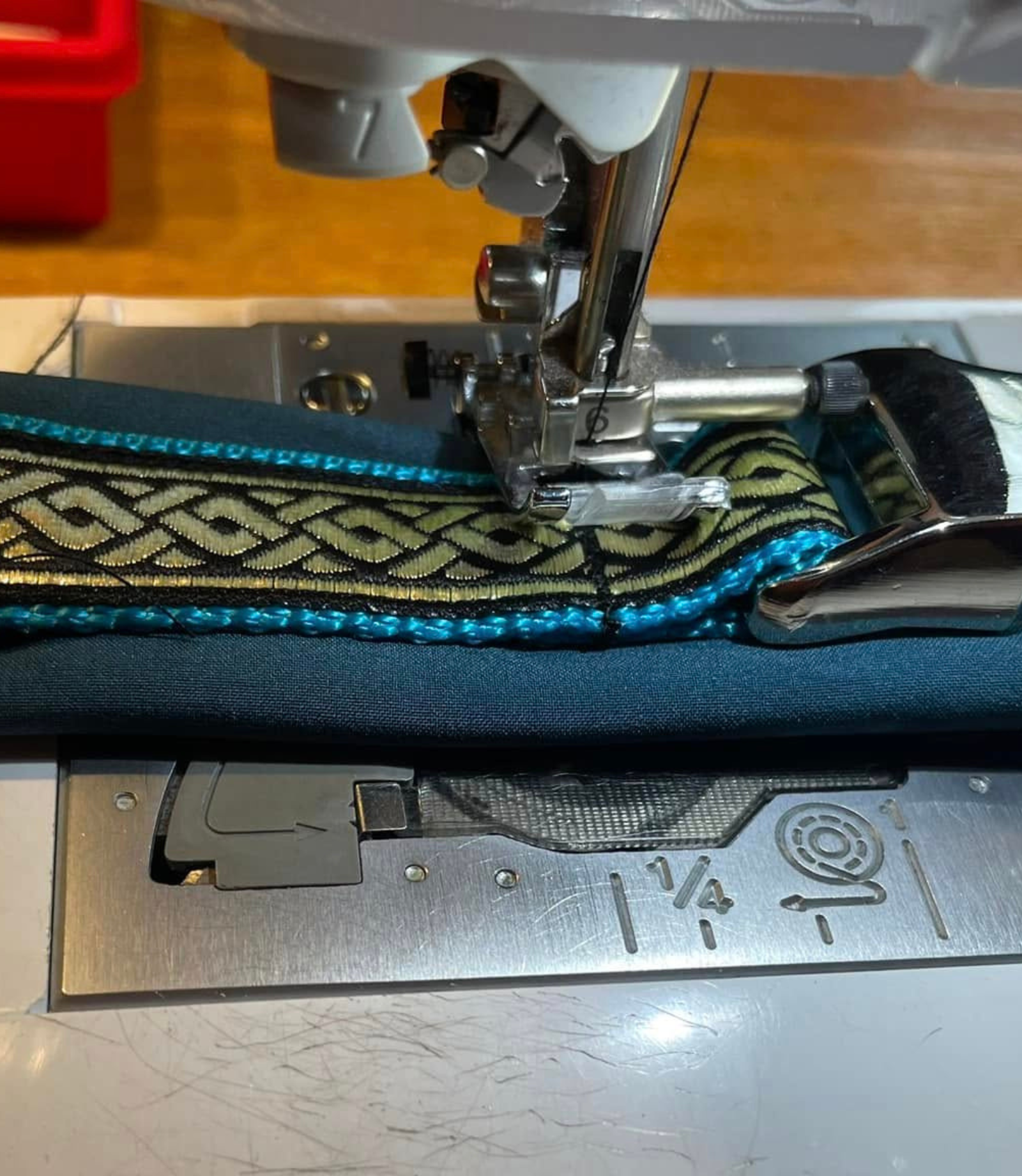 Materialien und Herstellungsprozess in der Werkstatt